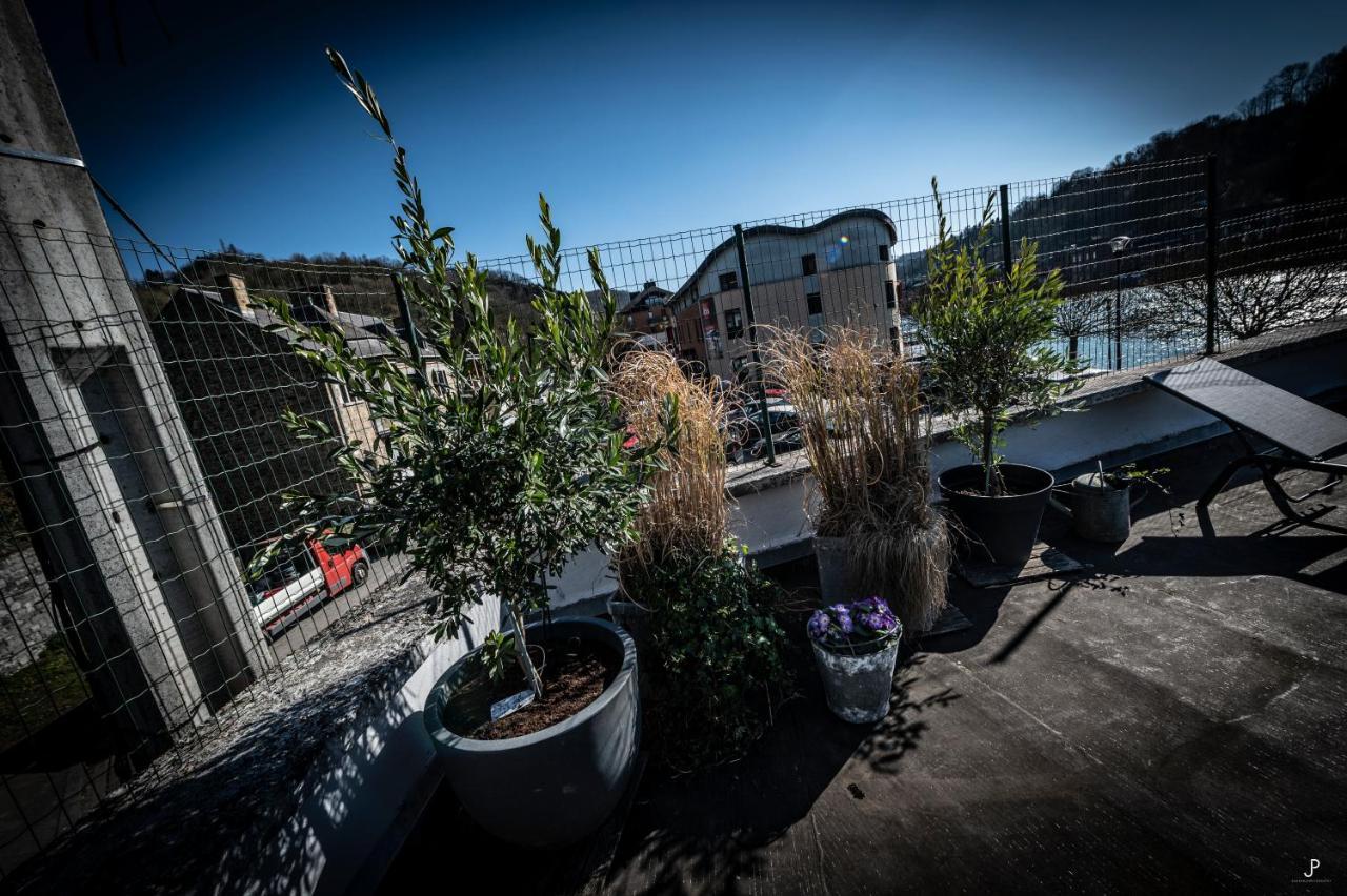 Les 3 chapeaux Les canotiers 4 pers avec sa belle terrasse et Le melon 2 personnes sans terrasse Dinant Extérieur photo